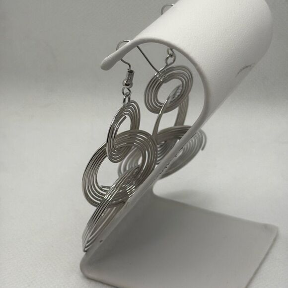 NWOT Exaggerated 70’s style disco circle fishhook earrings - Picture 2 of 3